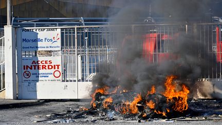 L'accès au port de Marseille bloqué lors d'une manifestation, le 9 janvier 2020. (GERARD JULIEN / AFP)