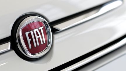 Le logo du constructeur automobile Fiat chez un concessionnaire à Orvault (Loire-Atlantique), le 3 juin 2019. (STEPHANE MAHE / REUTERS)