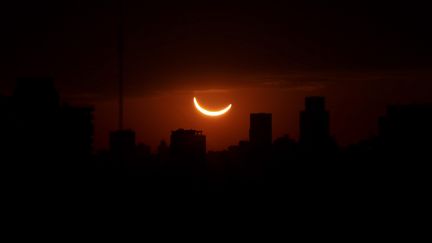 L'éclipse de soleil vu depuis Buenos Aires (Argentine), le 2 juillet 2019. (MUHAMMED EMIN CANIK / ANADOLU AGENCY / AFP)