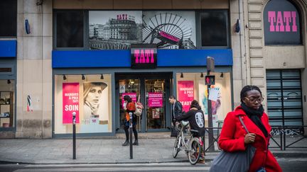 L'un des&nbsp;magasins Tati, filiale discount du groupe Eram, dans le quartier Barbès dans le 18e arrondissement de Paris. (AURELIEN MORISSARD / MAXPPP)