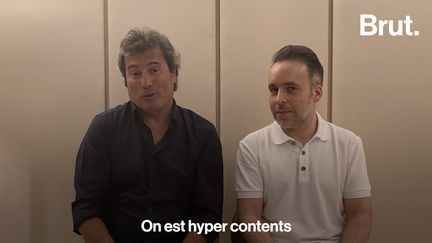 Omar Da Fonseca et Benjamin Da Silva sont les deux nouveaux commentateurs choisis pour prêter leurs voix à la nouvelle édition du jeu Fifa. Brut a filmé les coulisses de leur enregistrement studio.