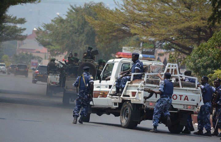 Des militaires de la garde présidentielle patrouillent dans les rues de Ouagadougou, le 17 septembre 2015. (Photo Reuters/Joe Penney)