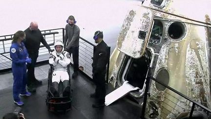 L'astronaute français Thomas Pesquet est revenu sur Terre dans la nuit du lundi 8 au mardi 9 novembre. Retour sur l'image du jour. (FRANCE 2)