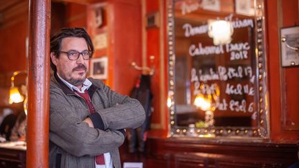 David Dufresne, journaliste français spécialiste des violences policières, au restaurant Polidor, rue Monsieur le Prince à Paris, le 9 octobre 2019. (ULYSSE GUTTMANN-FAURE / AFP)