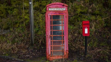 Une vieille cabine téléphonique anglaise. (Illustration).&nbsp; (MAXPPP)