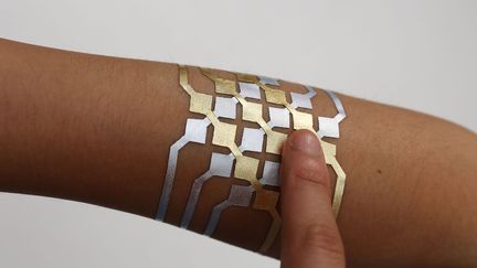 Le tatouage connecté Duo Skin peut servir de pavé tactile (MIT)