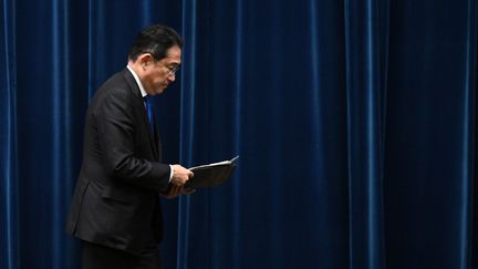 Le Premier ministre japonais Fumio Kishida s'exprime lors d'une conférence de presse à Tokyo, le 14 août 2024. (PHILIP FONG / ANADOLU / AFP)