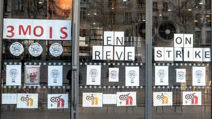 La façade extérieure du Centre Pompidou touché par une grève d'une partie du personnel, à Paris, le 16 janvier 2024. (BRUNO LEVESQUE / MAXPPP)