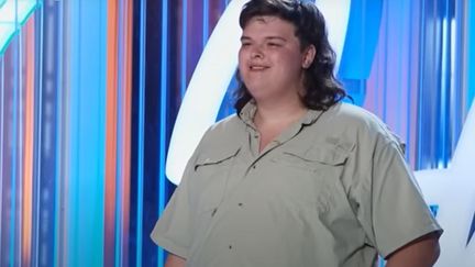 Trey Louis sur le plateau d'American Idol, dimanche 26 février 2023. (CAPTURE D'ECRAN AMERICAN IDOL)