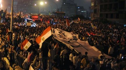 Manifestants égyptiens devant l'ambassade israélienne au Caire le 21 août 2011 (AFP - MOHAMED HOSSAM)