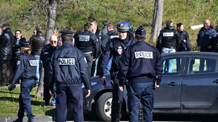 La police &agrave; la cit&eacute; de la Castellane &agrave; Marseille (Bouches-du-Rh&ocirc;ne), lundi 9 f&eacute;vrier 2015. (CITIZENSIDE / GERARD BOTTINO / AFP)