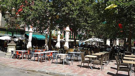 Des terrasses à Toulouse, le 25 juillet 2020 (photo d'illustration). (PATRICK LEFEVRE / MAXPPP)