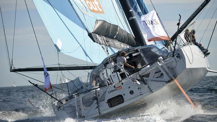 Le skipper français Thomas Ruyant navigue sur son monocoque Imoca 60 LinkedOut. (JEAN-FRANCOIS MONIER / AFP)