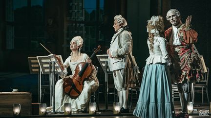 La Comtesse (Sophie Belloir), le Comte (Jean-Vincent Blot), Louise (Dima Bawad), Adolf (Carlos Natale) (JEAN-MARIE JAGU   JMEULAJAG)