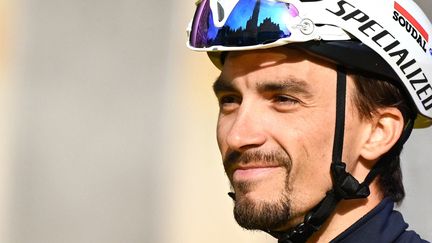 Le cycliste français Julian Alaphilippe au départ du Tour des Flandres, le 31 mars 2024 à Anvers (Belgique). (LAURIE DIEFFEMBACQ / AFP)