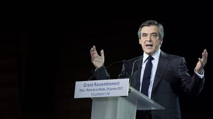 Nouvelles révélations dans l'affaire Fillon : les réactions à droite