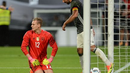 Leno dépité après le deuxième but encaissé par l'Allemagne face à la Slovaquie (ANDREAS GEBERT / DPA)