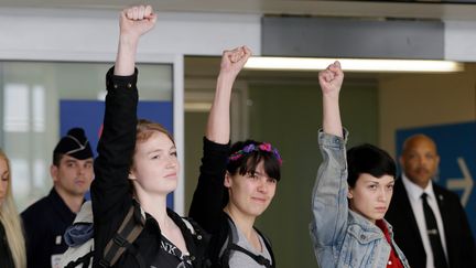 Les trois militantes Femen, le 27 juin 2013 &agrave; Paris. (KENZO TRIBOUILLARD / AFP)