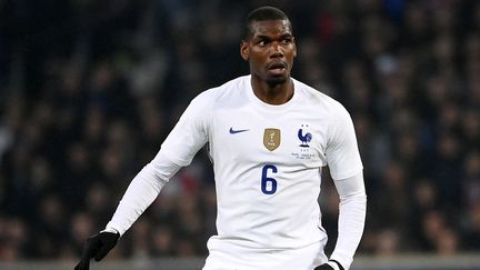 Paul Pogba sous le maillot de l'équipe de France contre l'Afrique du Sud, le 29 mars 2022. (FRANCK FIFE / AFP)