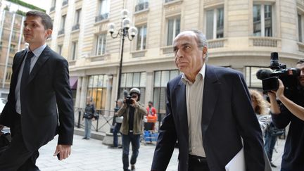 Ziad Takieddine, interm&eacute;diaire en contrats d'armement, le 5 octobre &agrave; Paris, apr&egrave;s avoir &eacute;t&eacute; entendu par la justice.&nbsp; (AFP)