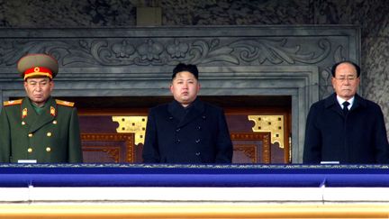 Kim Jong-un, au centre, lors des fun&eacute;railles de son p&egrave;re et ancien leader de la Cor&eacute;e du Nord, Kim Jong-il, le 29 d&eacute;cembre &agrave; Pyongyang. (KCNA / AFP)