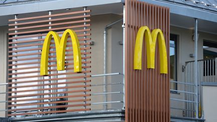 La façade d'un restaurant McDonald's à Munich (Allemagne), le 9 octobre 2016. (ANDREAS GEBERT / DPA)