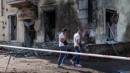 Le bombardement russe sur la ville de Tcherniguiv, en Ukraine, a fait au moins 7 morts samedi 19 août2023. (ANATOLII STEPANOV / AFP)