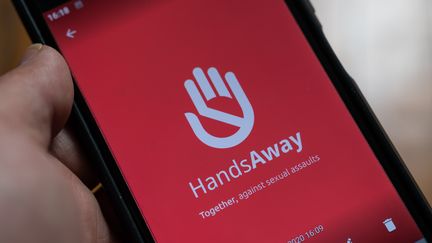 L'application Handsaway pour lutter contre le harcelement de rue, juin 2020 (photo d'illustration). (RICCARDO MILANI / HANS LUCAS)