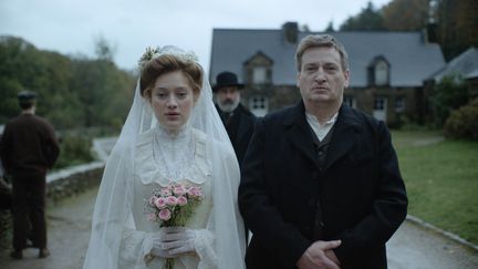 Nadia Tereszkiewicz et Benoît Magimel, qui incarnent respectivement Rosalie et Abel, dans une scène du film Rosalie de Stéphanie Di Giusto (TRESOR FILMS - GAUMONT - LDRPII - ARTEMIS PRODUCTIONS)