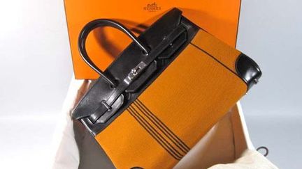 &quot;Birkin Potamos&quot; 35 cm, en box noir et toile potamos orange à rayures noires, garniture en métal argenté palladié, clefs clochettes, cadenas, double poignée. Année : 2010
 (Hermès)