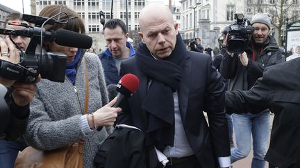 L'avocat de Salah Abdeslam, Sven Mary, à son arrivée à la Chambre du conseil belge, à Bruxelles, le 24 mars 2016. (KENZO TRIBOUILLARD / AFP)