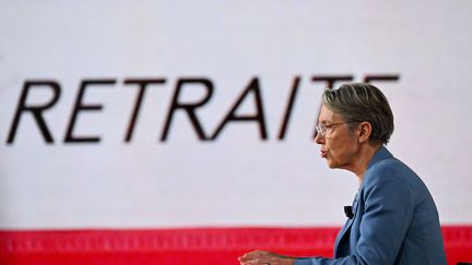 La Première ministre Elisabeth Borne, lors de l'émission politique "L'Évenement" sur France 2, le 2 février 2023. (EMMANUEL DUNAND / AFP)