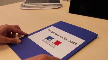 Le gouvernement prépare des mesures de pouvoir d'achat pouvant coûter jusqu'à 50 milliards d'euros.&nbsp;Mercredi 29 juin, le gouvernement assurait en avoir les&nbsp;moyens car&nbsp;les rentrées fiscales sont plus importantes que prévues. (FRANCE 2)