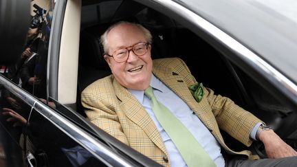 Le pr&eacute;sident d'honneur du Front national, Jean-Marie Le Pen, le 26 mai 2014 &agrave; Nanterre (Hauts-de-Seine). (STEPHANE DE SAKUTIN / AFP)