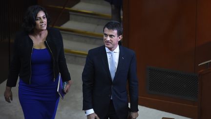 Manuel Valls et Myriam el Khomry arrivent &agrave; la quatri&egrave;me conf&eacute;rence sociale du quinquennat, le 19 octobre 2015, &agrave; Paris.&nbsp; (ERIC FEFERBERG / AFP)