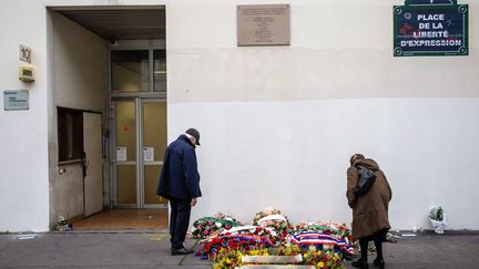 Hommage devant les anciens bureaux de Charlie Hebdo pour les cinq ans des attentats, le 7 janvier 2020. (AURELIEN MORISSARD / MAXPPP)