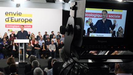 Raphaël Glucksmann, tête de liste aux européennes du PS et de Place publique, en meeting à Toulouse (Haute-Garonne), le 6 avril 2019. (PASCAL PAVANI / AFP)