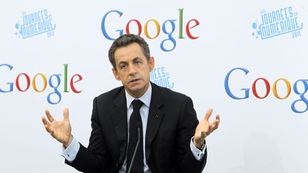 Francetv info a cr&eacute;&eacute; la bo&icirc;te mail de Nicolas Sarkozy, reflet des sujets d'actualit&eacute; qui font son quotidien depuis quelques mois. (JACQUES BRINON / AFP)