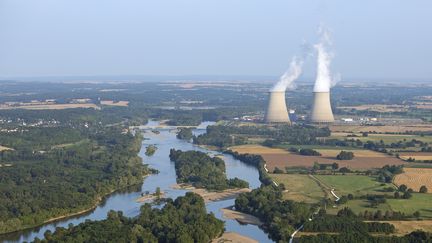 La centrale nucl&eacute;aire de Belleville-sur-Loire (Cher), le 14 octobre 2013. (GÉRARD LABRIET / AFP)