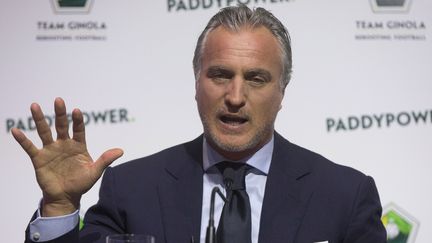 David Ginola a annonc&eacute; sa candidature &agrave; la pr&eacute;sidence de la Fifa, vendredi 16 janvier 2015, lors d'une conf&eacute;rence de presse &agrave; Londres (Royaume-Uni). (NEIL HALL / REUTERS)