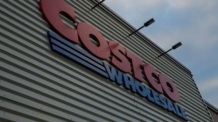 La marque américaine Costco d'achats en gros pour les particuliers, est installée en France depuis 2017, mais pour y accéder, il faut une carte d’abonnement, être membre et ça coûte 36 euros par an.&nbsp; (VIEW PRESS / CORBIS NEWS / GETTY IMAGES)