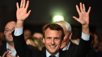 Présidentielle 2017 : Macron, le candidat qui se veut ni de droite ni de gauche