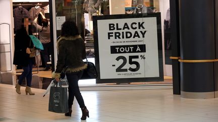 Une galerie commerciale à Thionville, en Moselle, à l'occasion du Black Friday, le 24 novembre 2017. (MAXPPP)