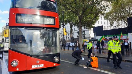 Une mobilisation des manifestants écologistes de Just Stop Oil à Londres, le 1er novembre 2022. (RICHARD PLACE / RADIO FRANCE)