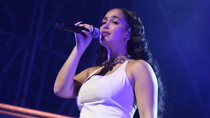 La merveilleuse chanteuse anglaise Jorja Smith, jeudi 2 juin 2022 au festival We Love Green. (SADAKA EDMOND/SIPA)