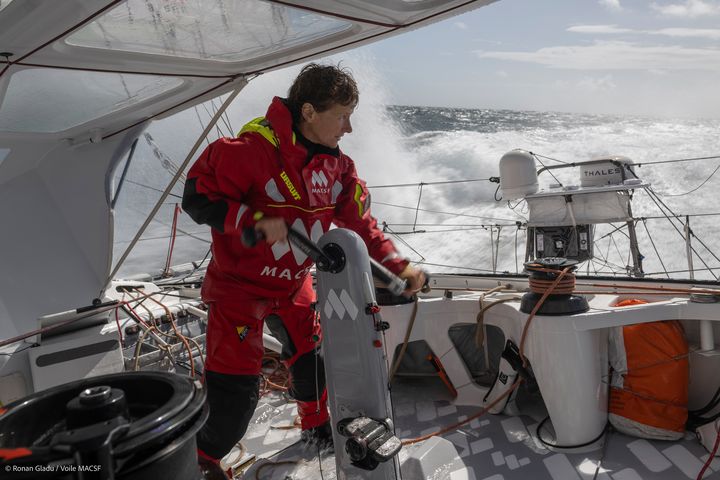 La skippeur Isabelle Joschke qui s'élance pour son deuxième Vendée Globe à bord d'un Imoca "MACSF". (RONAN GLADU / VOILE MACSF)