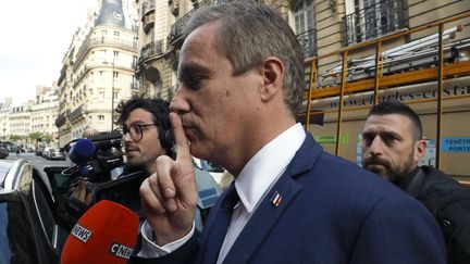 Nicolas Dupont-Aignan, à Paris, le 28 avril 2017. (PATRICK KOVARIK / AFP)