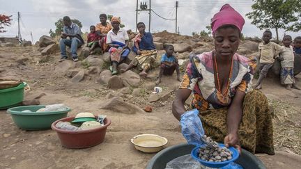 Jamiya Bauleni raconte qu'elle a été attaquée par des vampires dans son village de Ngolongoliwa, dans le district de Thyolo, le 28 octobre 2017. (Amos Gumulira / AFP)