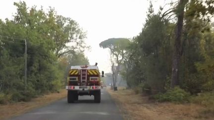 Comment le méga-feu en Gironde et dans les Landes évolue-t-il, dans la soirée du vendredi 12 août ?&nbsp;Le point avec la journaliste Nathalie Pinard de&nbsp;Puyjoulon, en direct d'Hostens. (FRANCE 3)