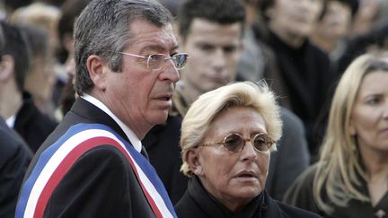 Patrick Balkany et son &eacute;pouse, Isabelle, le 2 mars 2009 &agrave; Levallois-Perret (Hauts-de-Seine). (REMY DE LA MAUVINIERE / POOL)